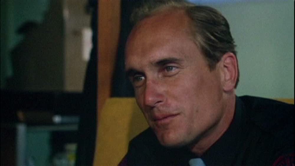 雨のなかの女の画像