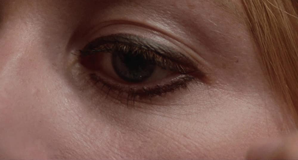 雨のなかの女の画像