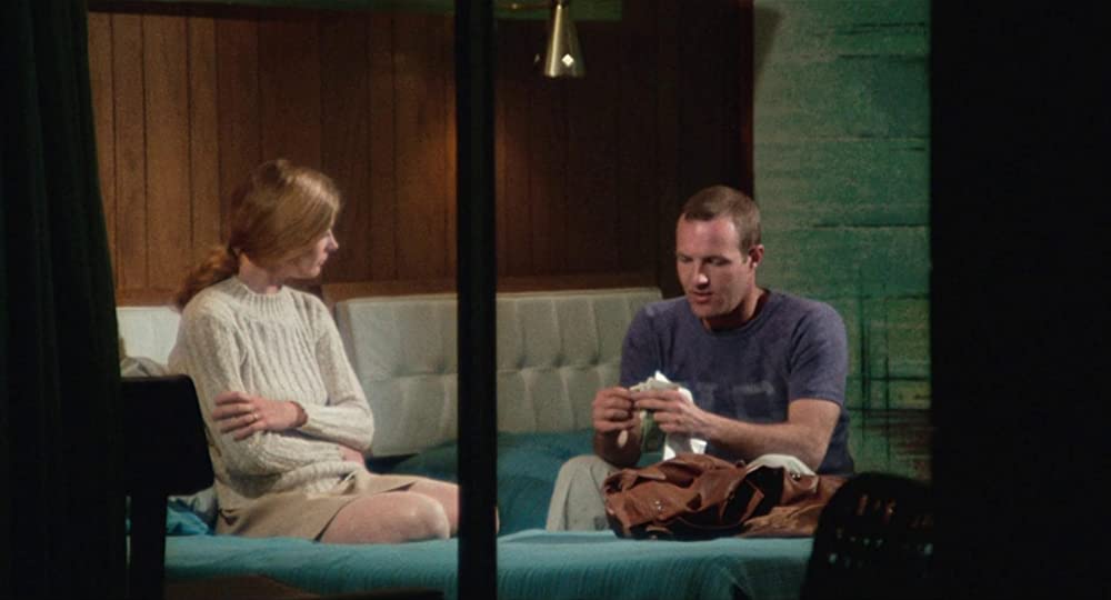 雨のなかの女の画像