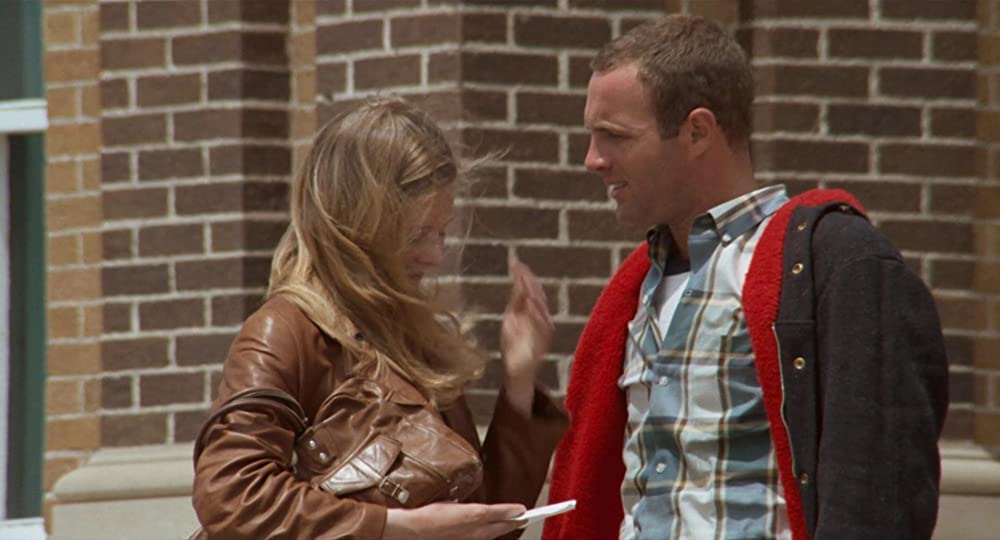 雨のなかの女の画像