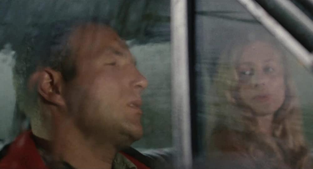 雨のなかの女の画像