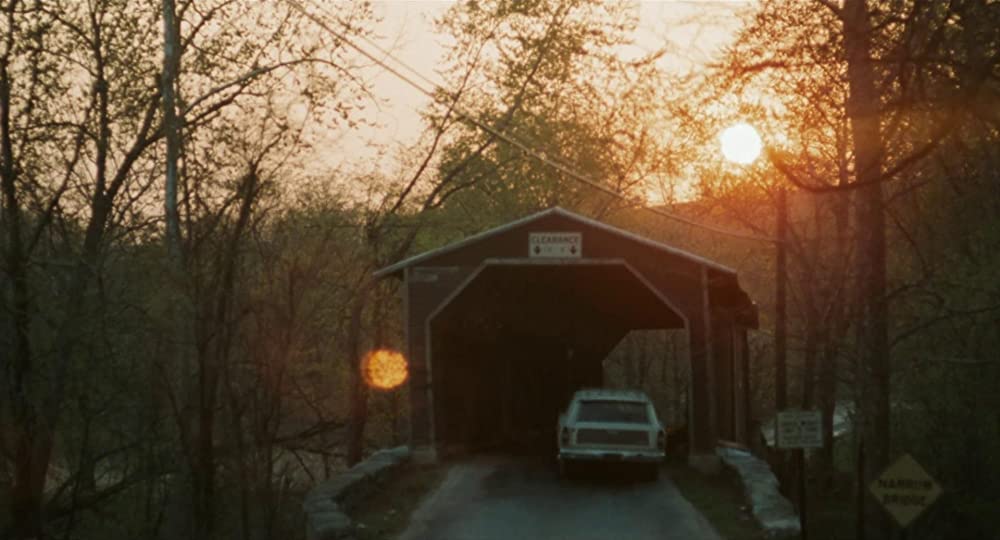 雨のなかの女の画像