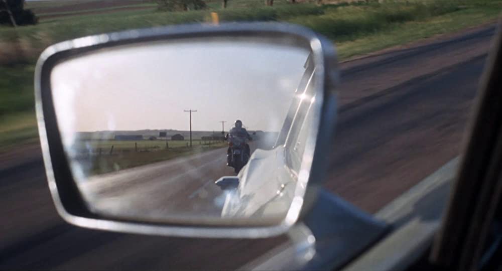 雨のなかの女の画像