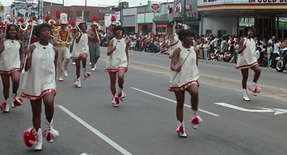 雨のなかの女の画像