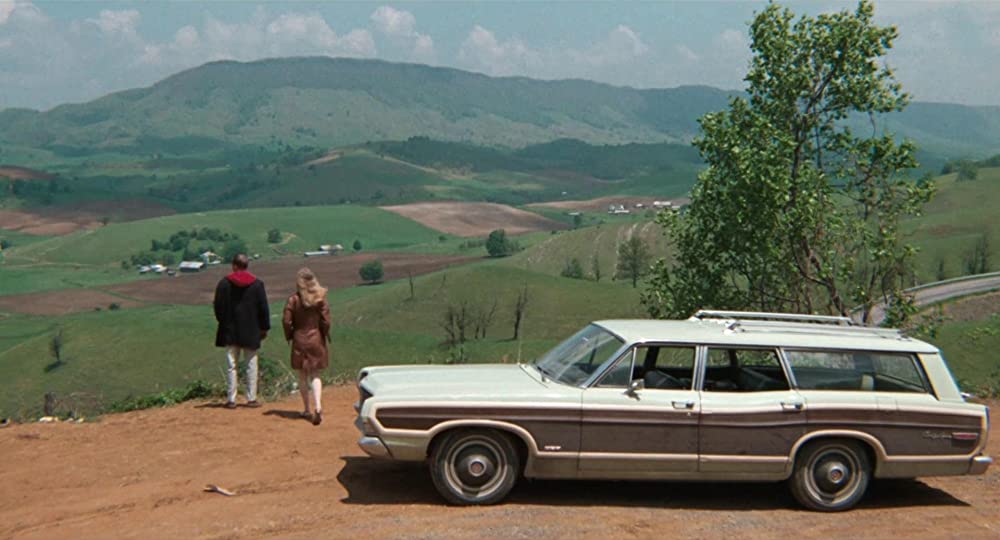 雨のなかの女の画像