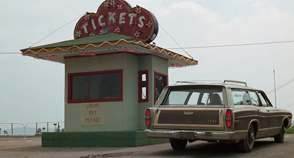 雨のなかの女の画像