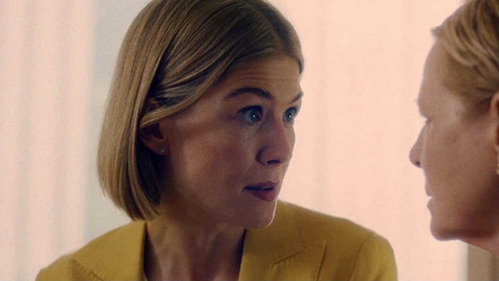 「パーフェクト・ケア」ダイアン・ウィースト & ロザムンド・パイクの画像