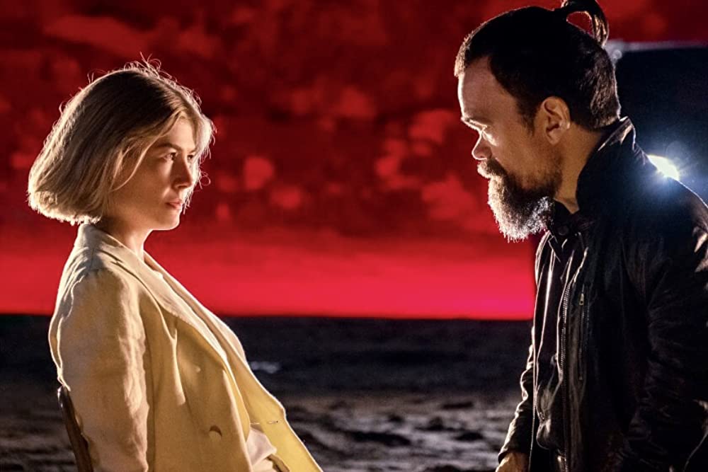 「パーフェクト・ケア」ピーター・ディンクレイジ & ロザムンド・パイクの画像