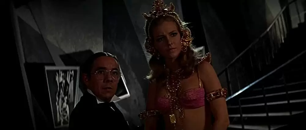 「007/カジノ・ロワイヤル（1967）」Ronnie Corbett & ジョアンナ・ペティットの画像