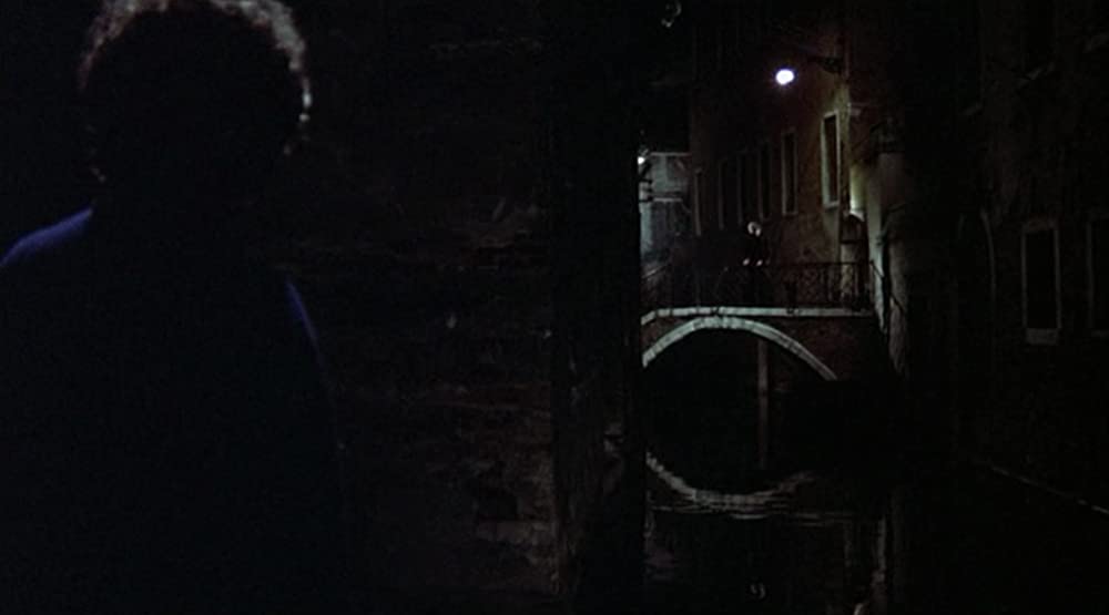 「赤い影」の画像