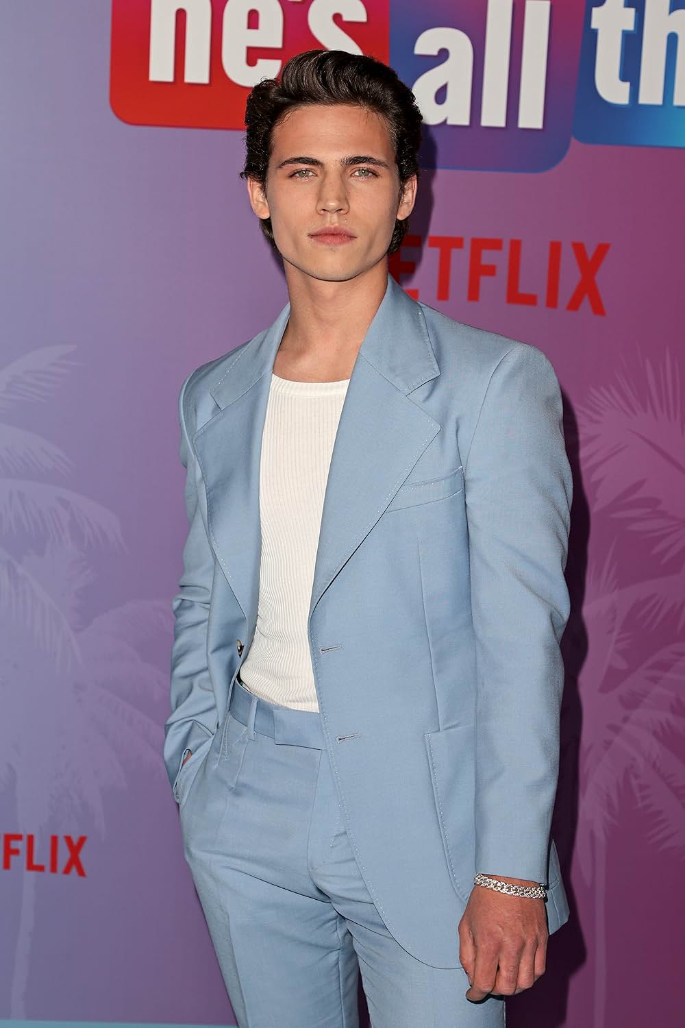 ヒーズ・オール・ザットの画像