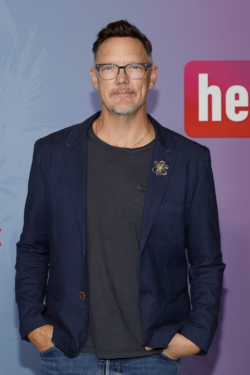 ヒーズ・オール・ザットの画像