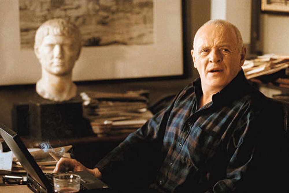 白いカラスの画像