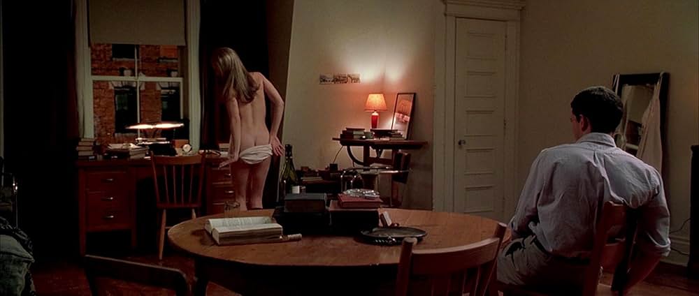 白いカラスの画像