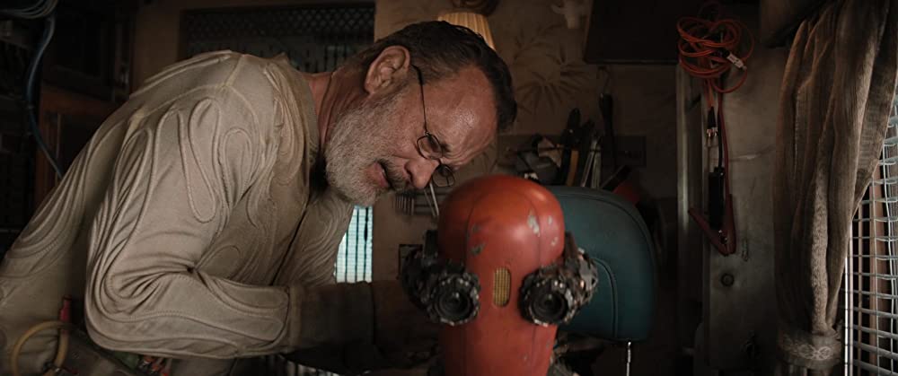 「フィンチ」トム・ハンクス & ケイレブ・ランドリー・ジョーンズの画像