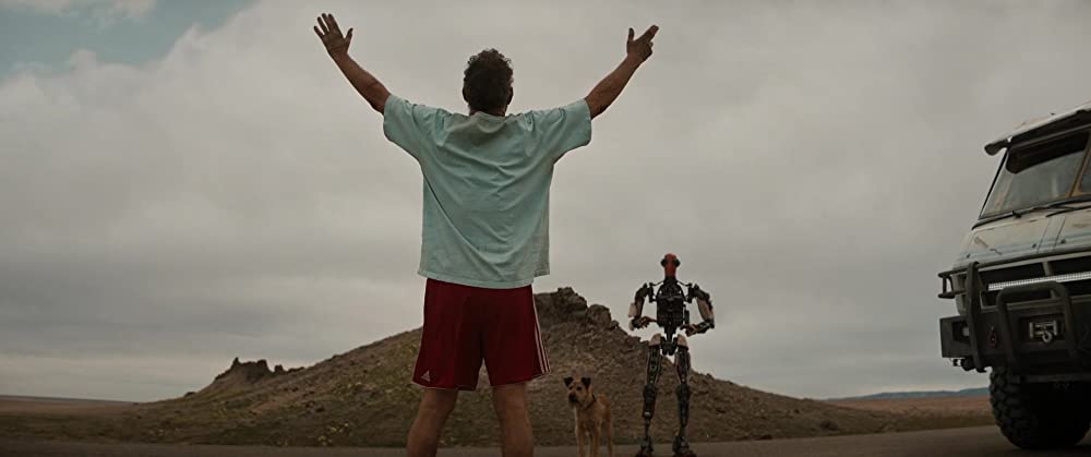 「フィンチ」トム・ハンクス & ケイレブ・ランドリー・ジョーンズの画像