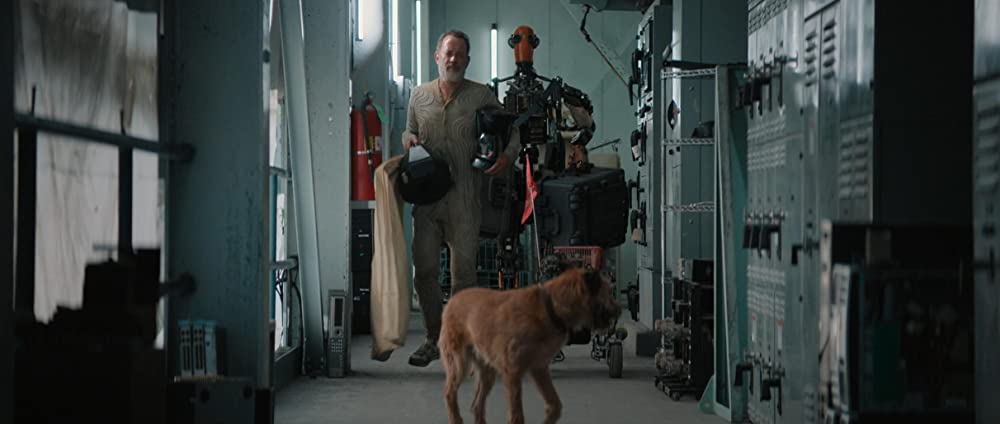 「フィンチ」トム・ハンクス & ケイレブ・ランドリー・ジョーンズの画像