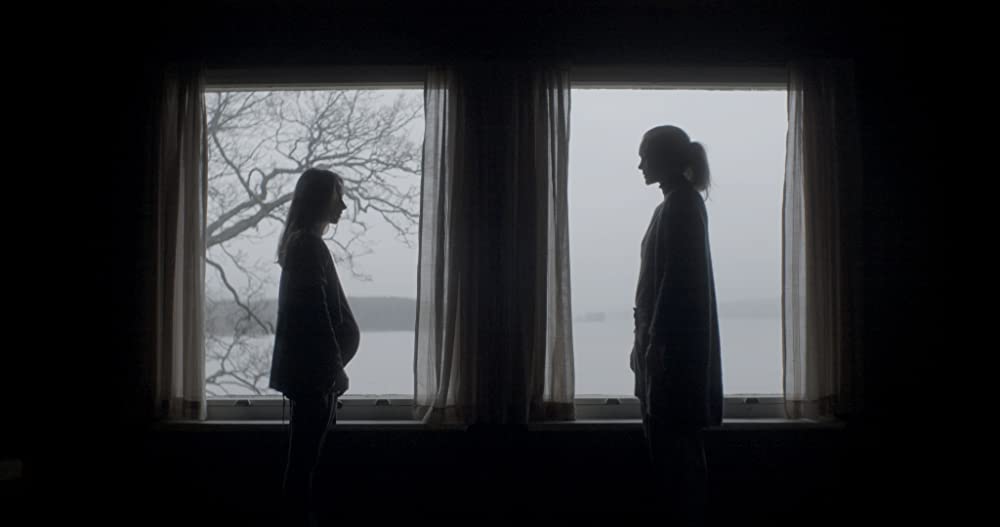 「マザーズ」エレン・ドリト・ピーターセン & コスミナ・ストラタンの画像
