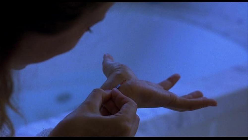 アンハサウェイ／裸の天使の画像