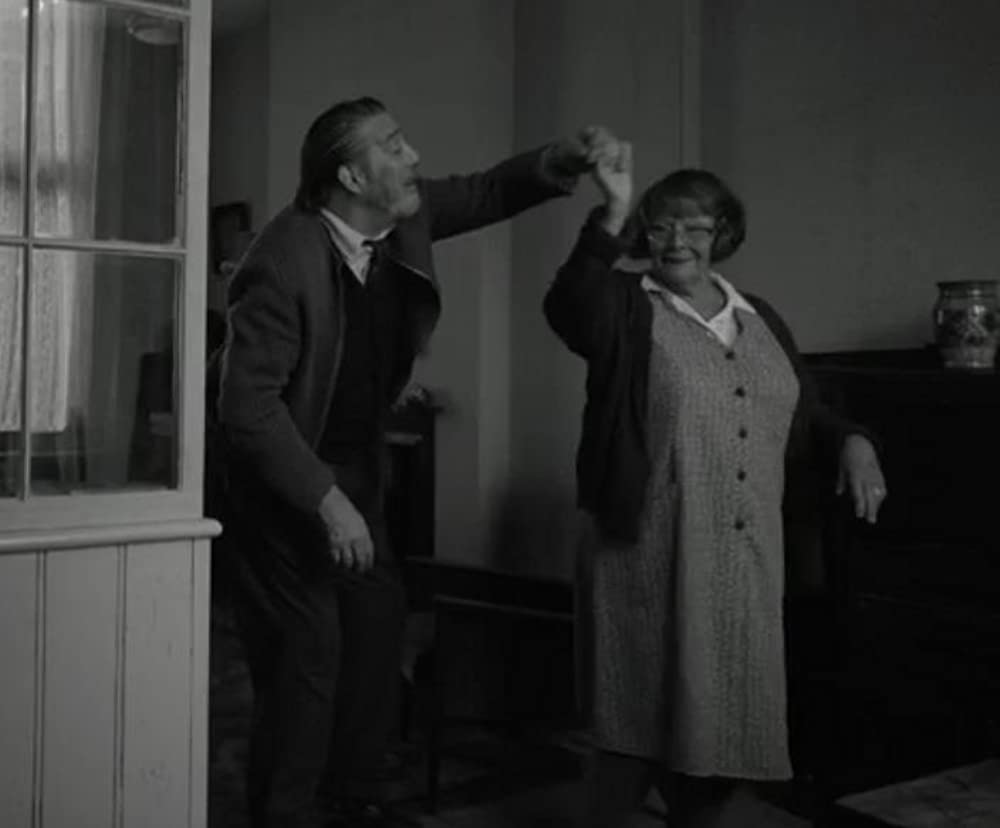 「ベルファスト」ジュディ・デンチ & キアラン・ハインズの画像