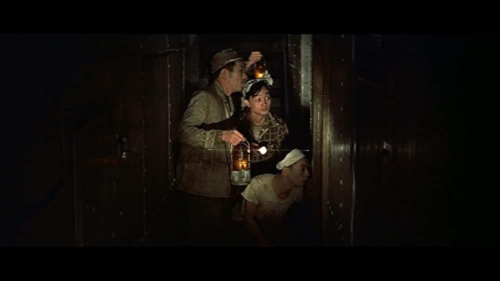 美女と液体人間の画像