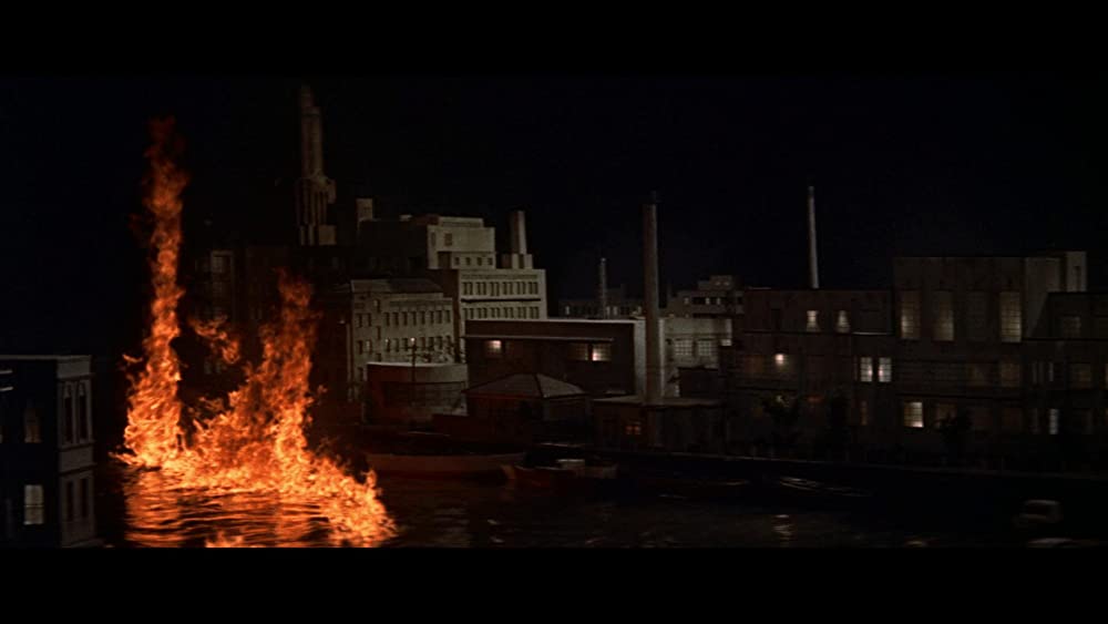 美女と液体人間の画像