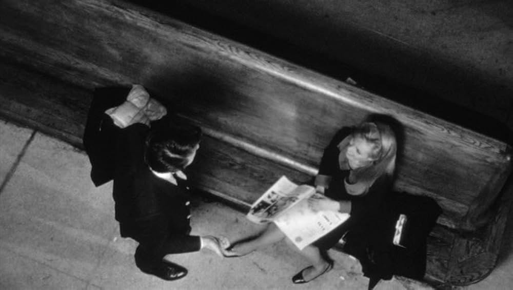 ドアをノックするのは誰?の画像