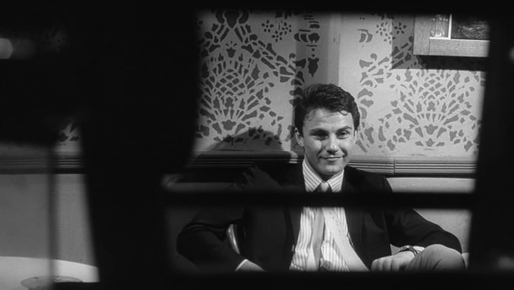 ドアをノックするのは誰?の画像