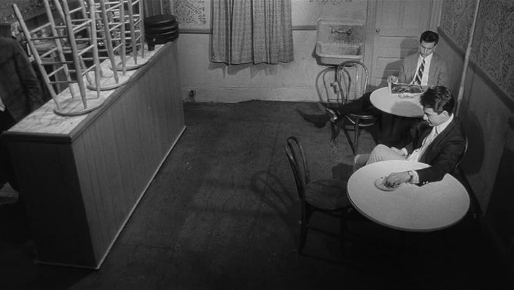 ドアをノックするのは誰?の画像