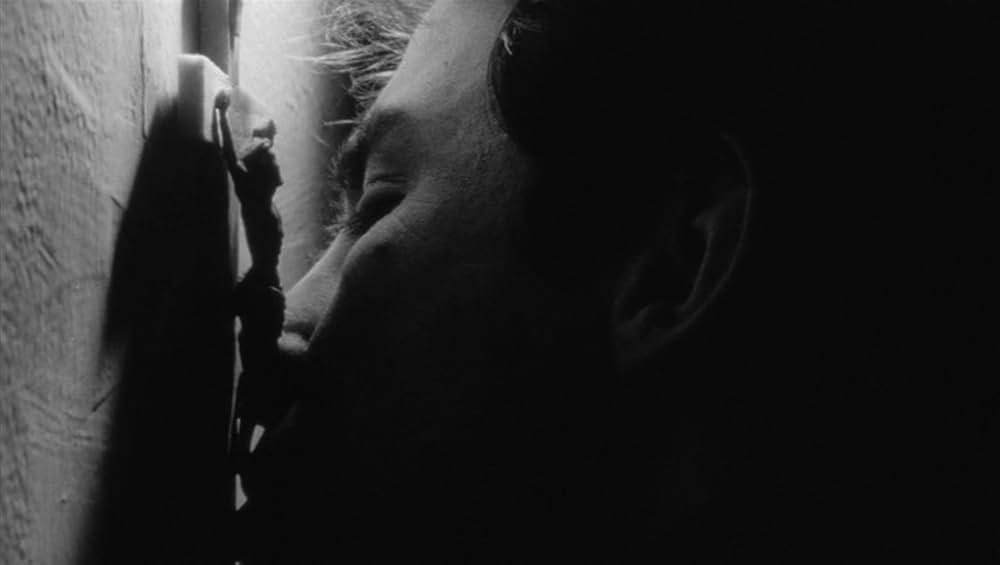 ドアをノックするのは誰?の画像