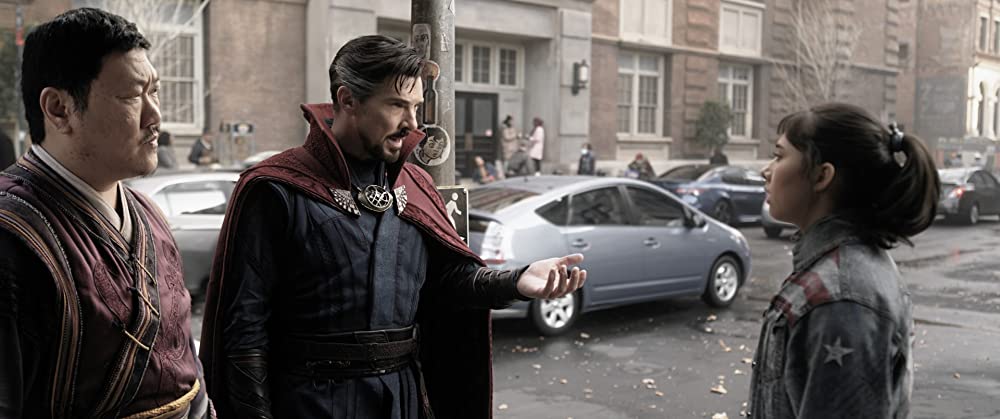 「ドクター・ストレンジ／マルチバース・オブ・マッドネス」ベネディクト・ウォン & ベネディクト・カンバーバッチ & ソーチ－・ゴメスの画像