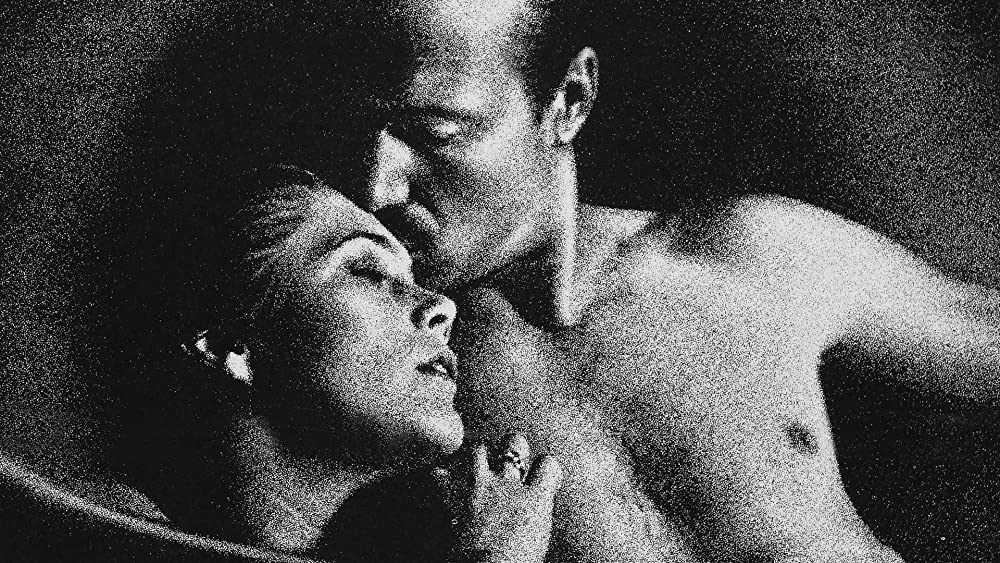 白いドレスの女の画像