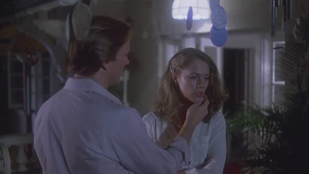 白いドレスの女の画像