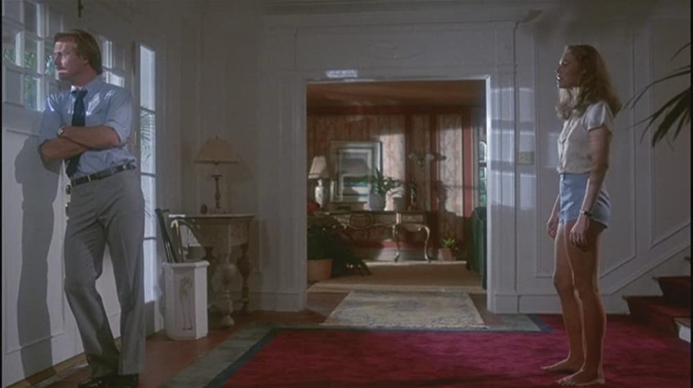 白いドレスの女の画像