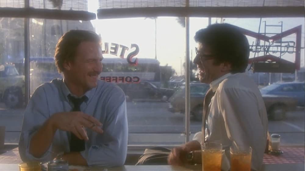 白いドレスの女の画像