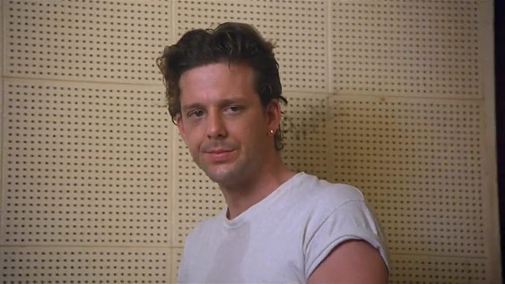 白いドレスの女の画像