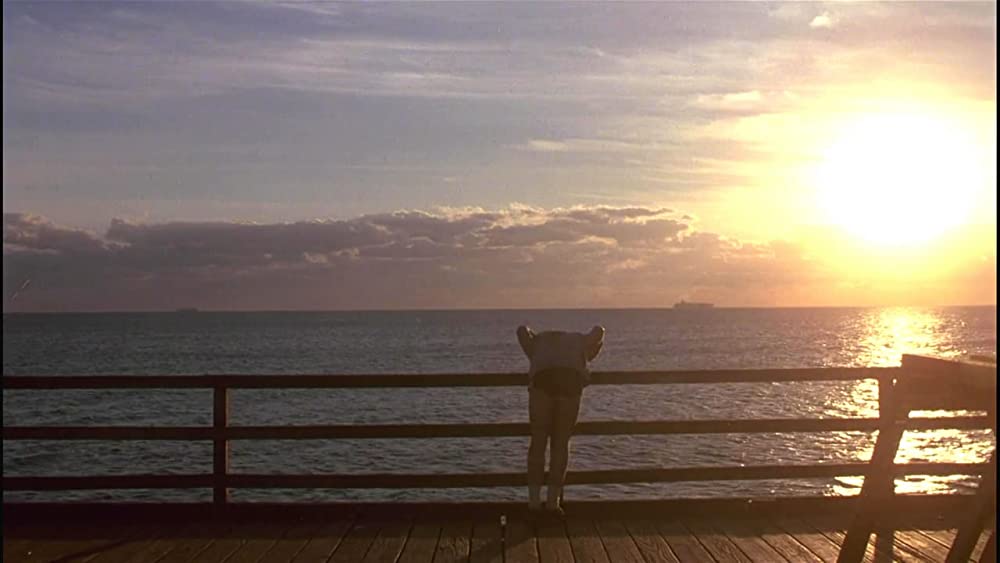 白いドレスの女の画像