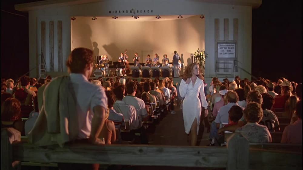 白いドレスの女の画像