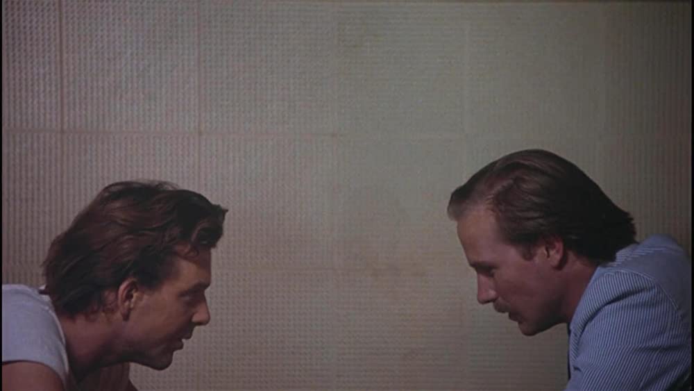 白いドレスの女の画像