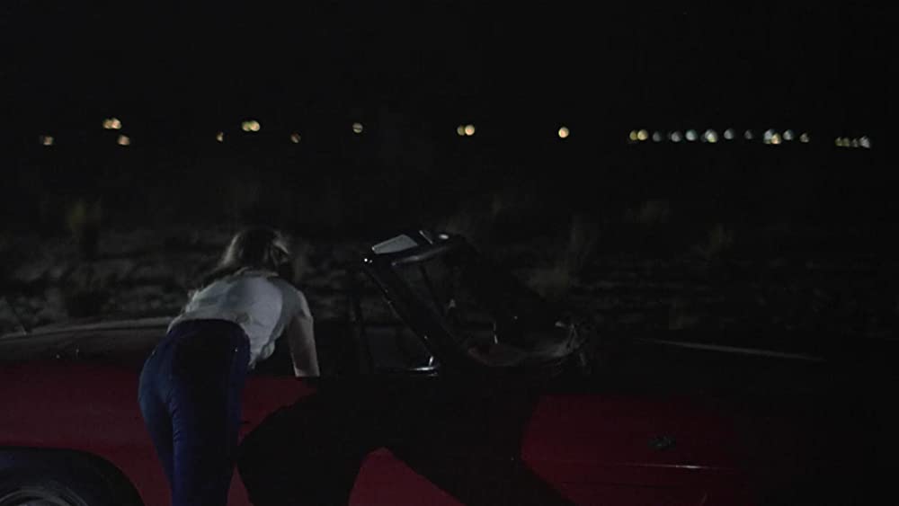 白いドレスの女の画像