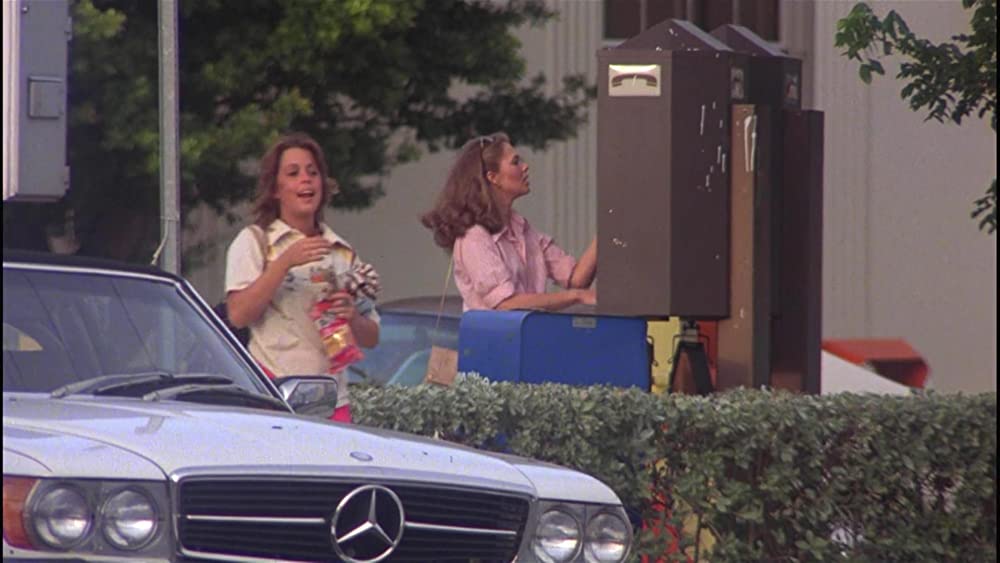 白いドレスの女の画像