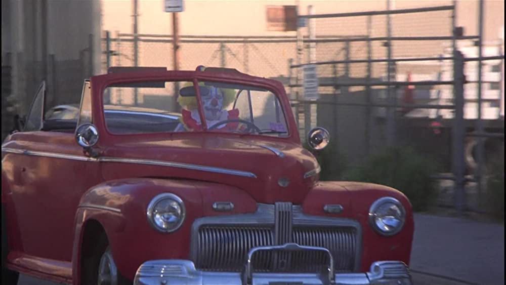 白いドレスの女の画像