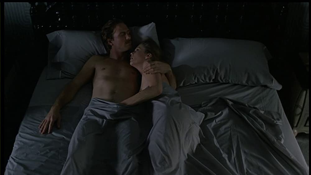 白いドレスの女の画像