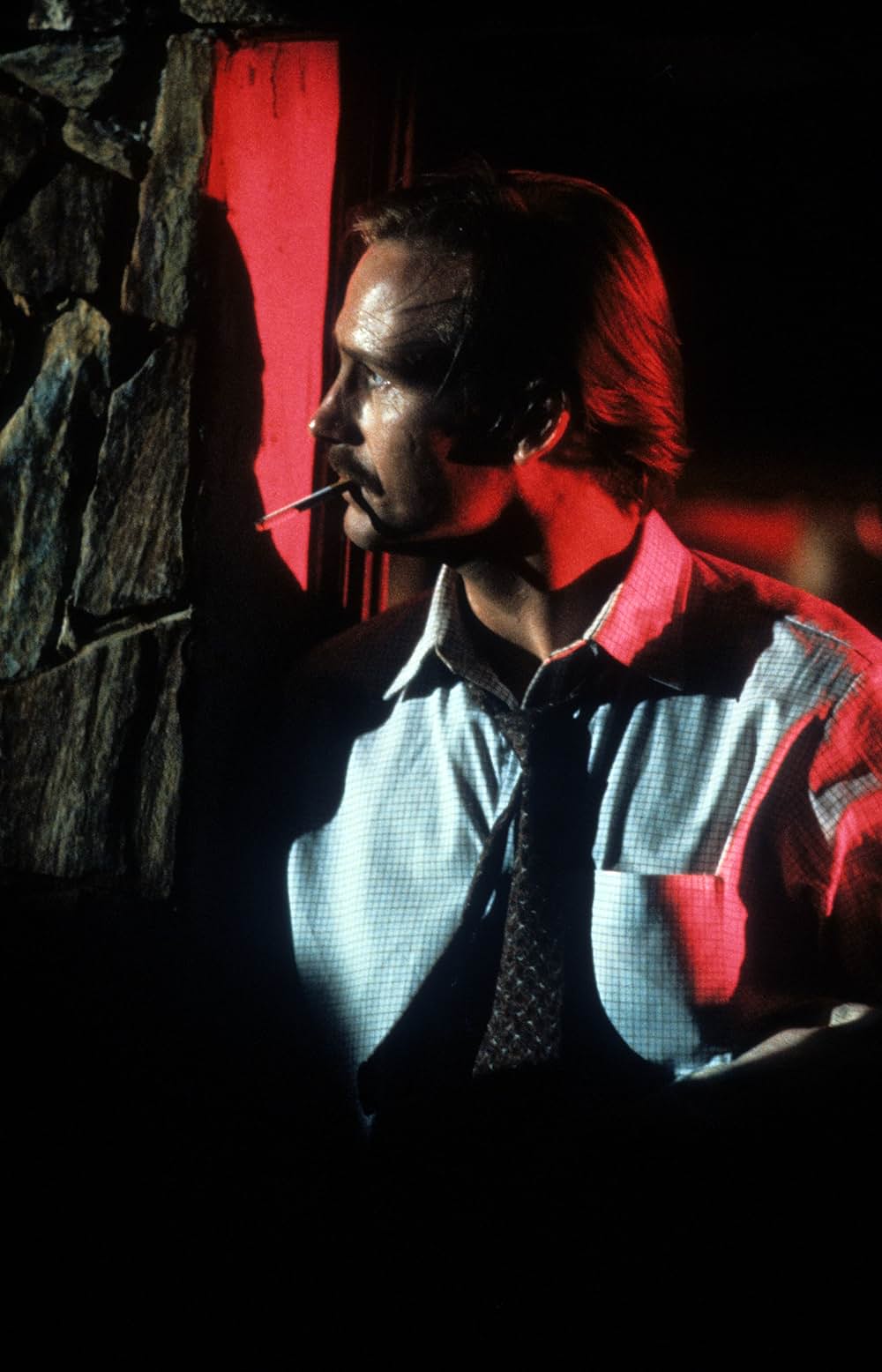 白いドレスの女の画像