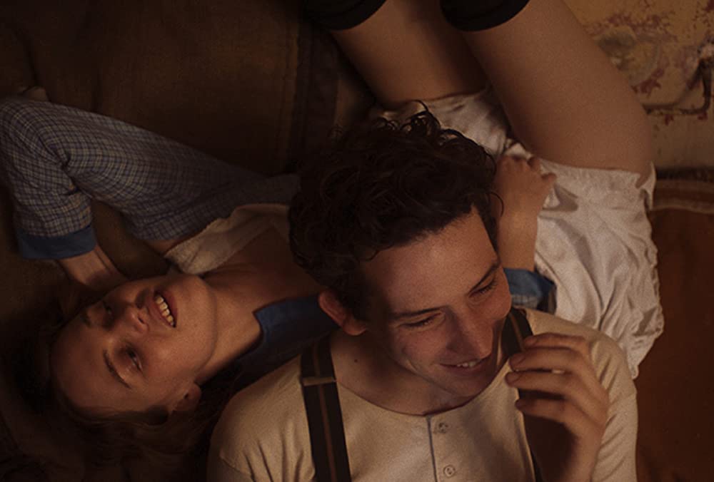 「帰らない日曜日」オデッサ・ヤング & ジョシュ・オコナー & エマ・ダーシーの画像