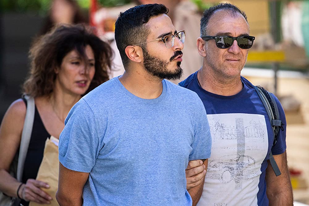 Tinder詐欺師：恋愛は大金を生むの画像