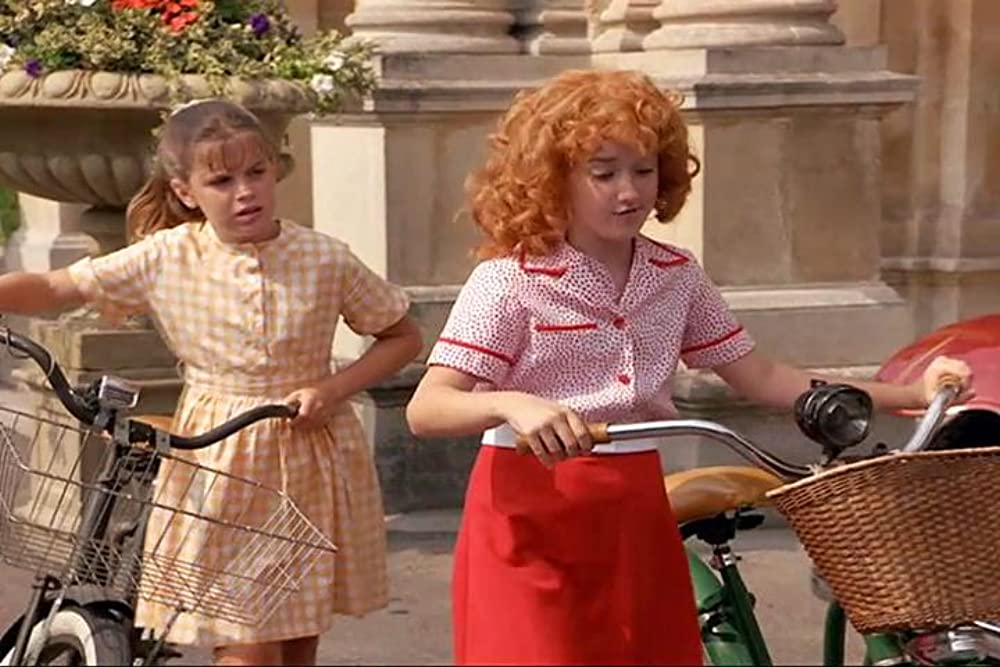 「アニー2」アシュレイ・ジョンソン & エミリー・アン・ロイドの画像