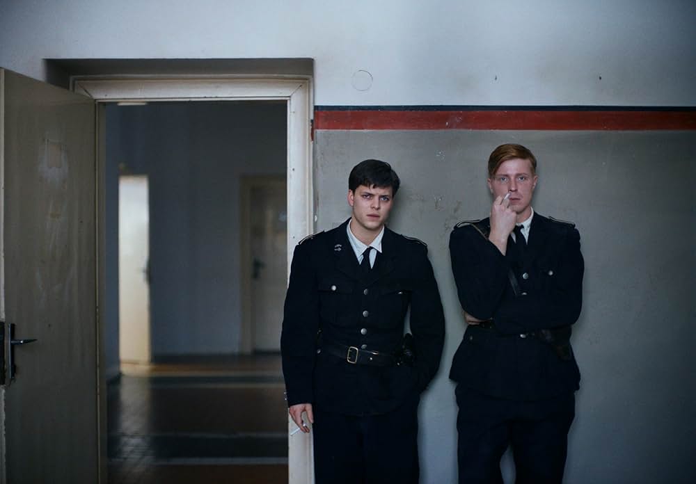 その瞳に映るのはの画像