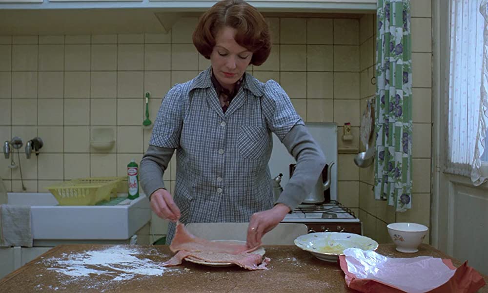 「ブリュッセル1080、コメルス河畔通り23番地、ジャンヌ・ディエルマン／ブリュッセル1080、コルメス3番街のジャンヌ・ディエルマン」デルフィーヌ・セイリグの画像