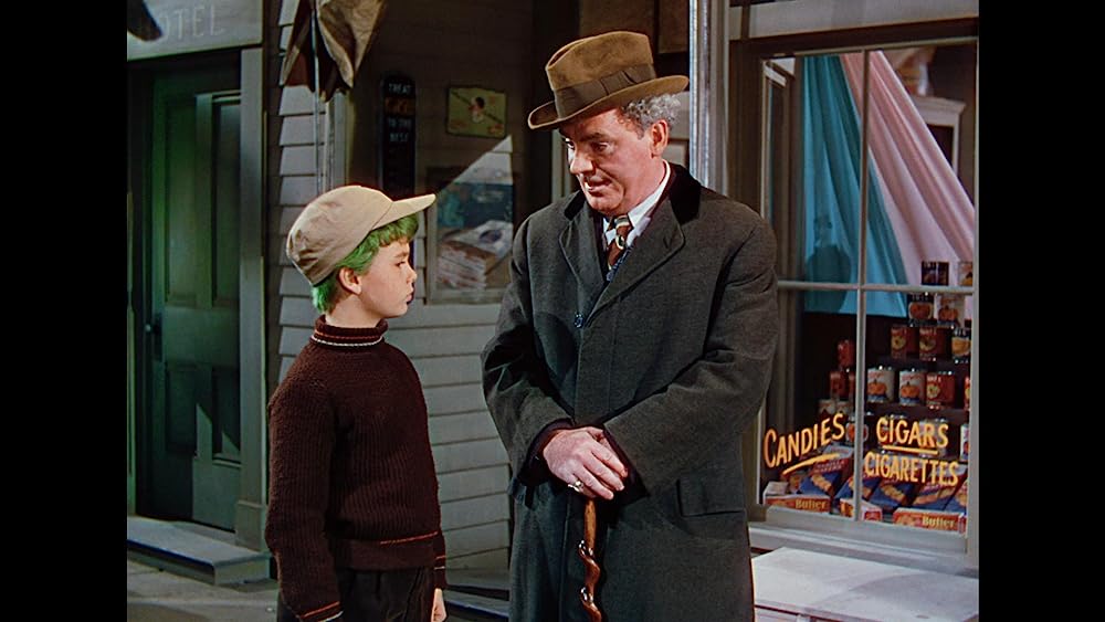 緑色の髪の少年の画像